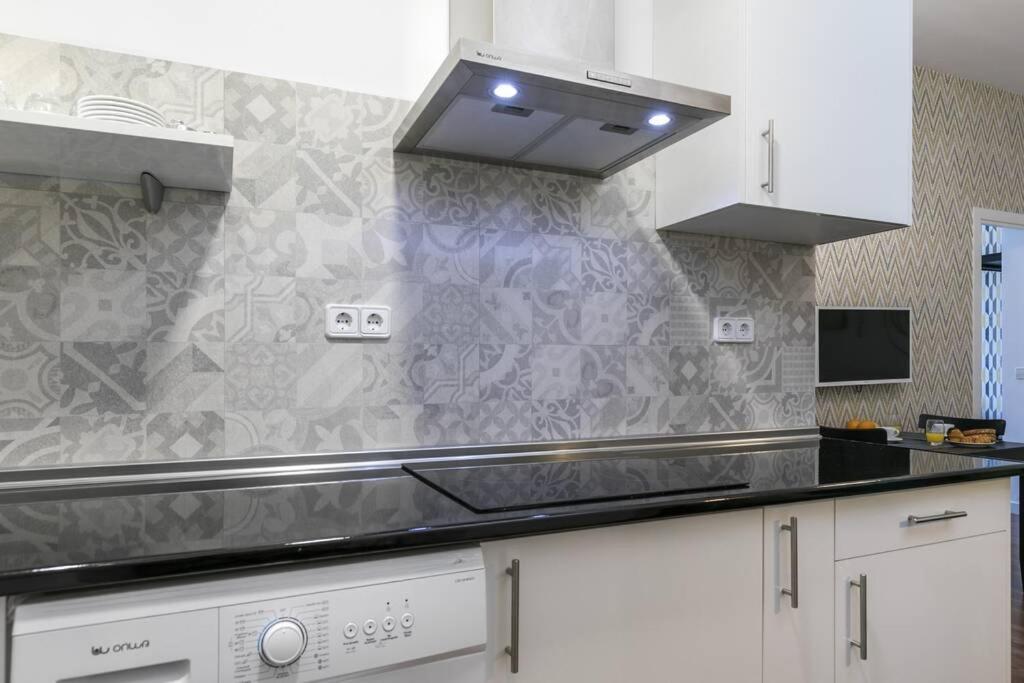 Apartamentos Plaza De Pedro Zerolo I Мадрид Экстерьер фото