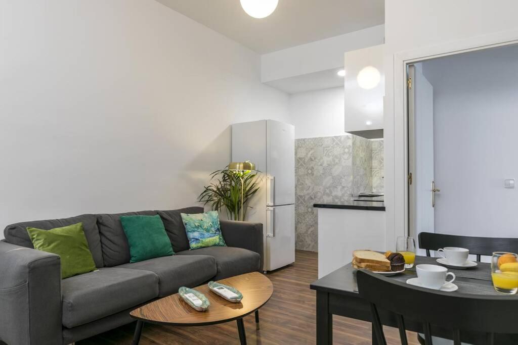 Apartamentos Plaza De Pedro Zerolo I Мадрид Экстерьер фото